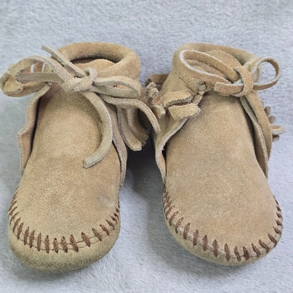 Minnetonka Kids Size 5 Suede Fringe Moccasin Booties Tan Made in USA